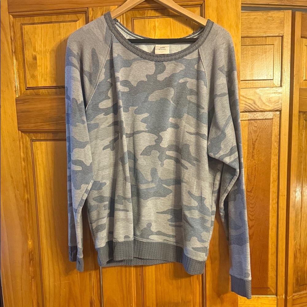 Knox Rose Gray Camo Women's Top